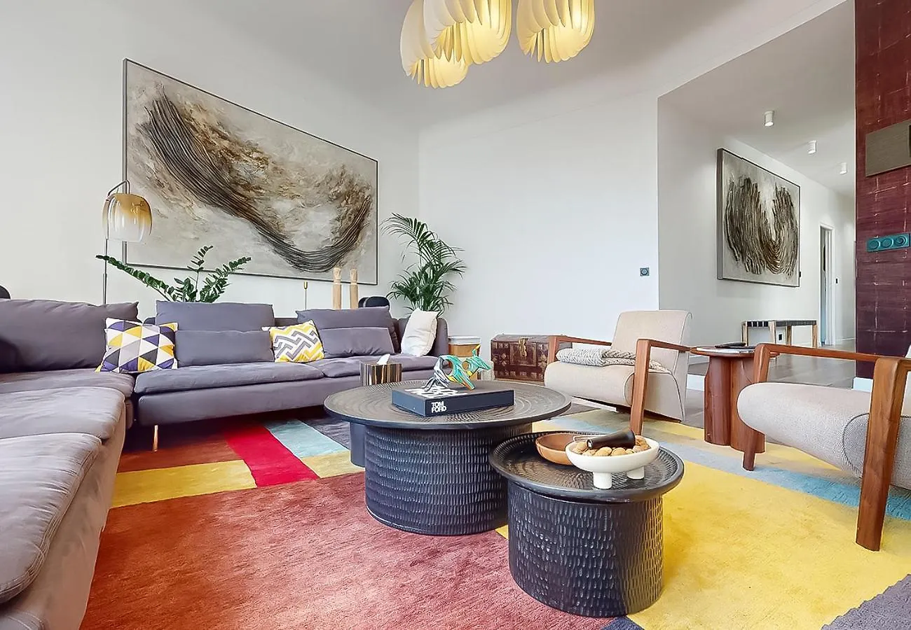 Signature Champs Elysees Apartament